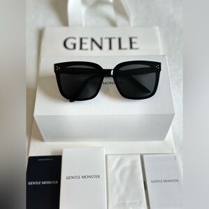 GENTLE MONSTER Dear01